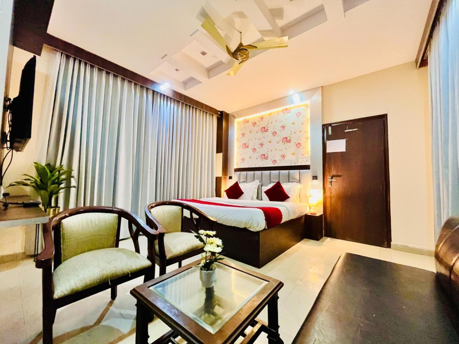 Hotel Ramawati Near Ganga Ghat Харидвар Экстерьер фото