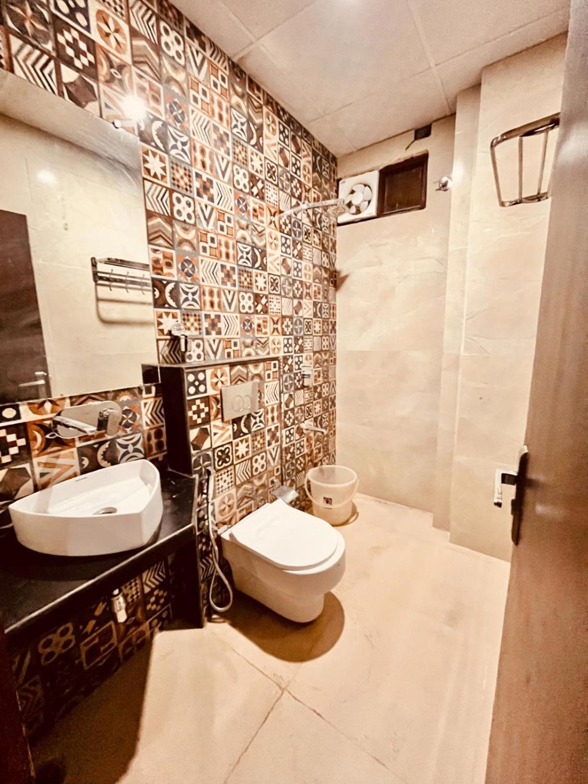 Hotel Ramawati Near Ganga Ghat Харидвар Экстерьер фото
