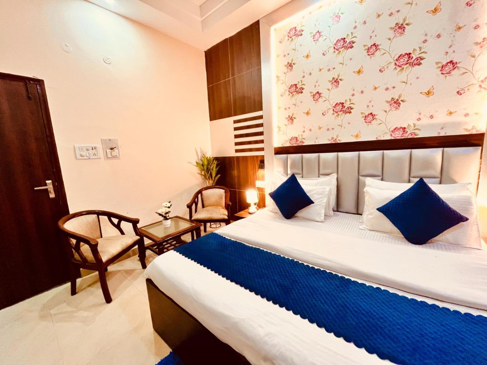 Hotel Ramawati Near Ganga Ghat Харидвар Экстерьер фото