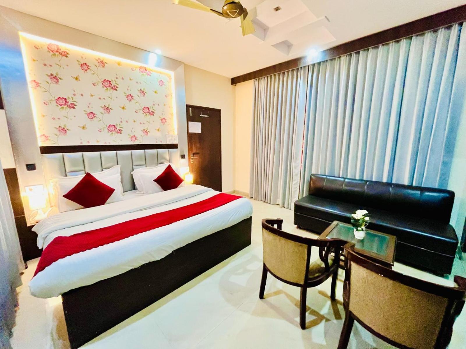 Hotel Ramawati Near Ganga Ghat Харидвар Экстерьер фото