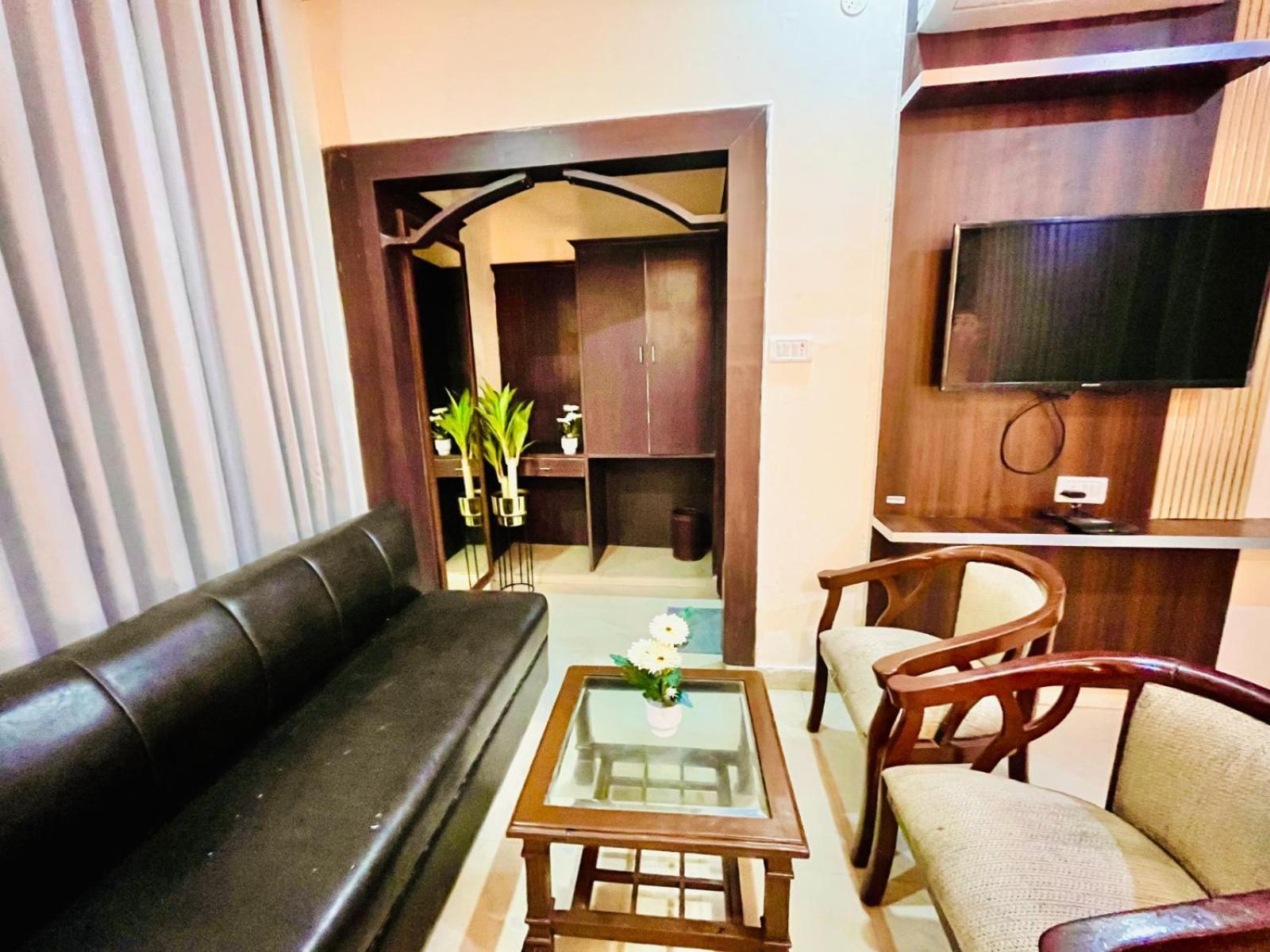Hotel Ramawati Near Ganga Ghat Харидвар Экстерьер фото