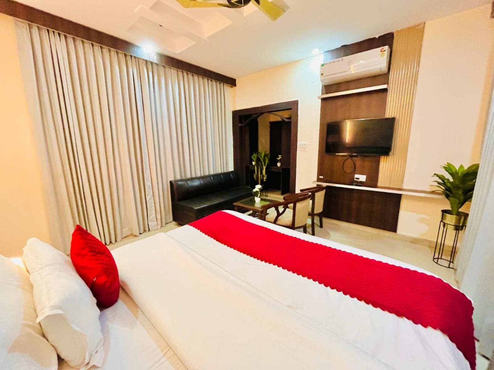 Hotel Ramawati Near Ganga Ghat Харидвар Экстерьер фото