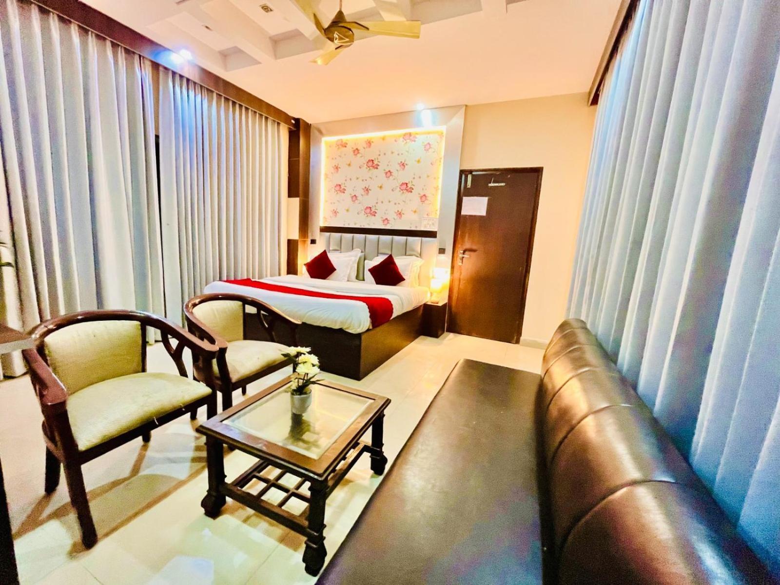 Hotel Ramawati Near Ganga Ghat Харидвар Экстерьер фото